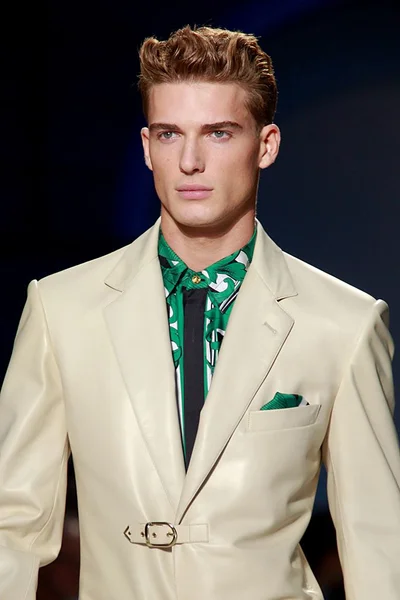 Look 38
